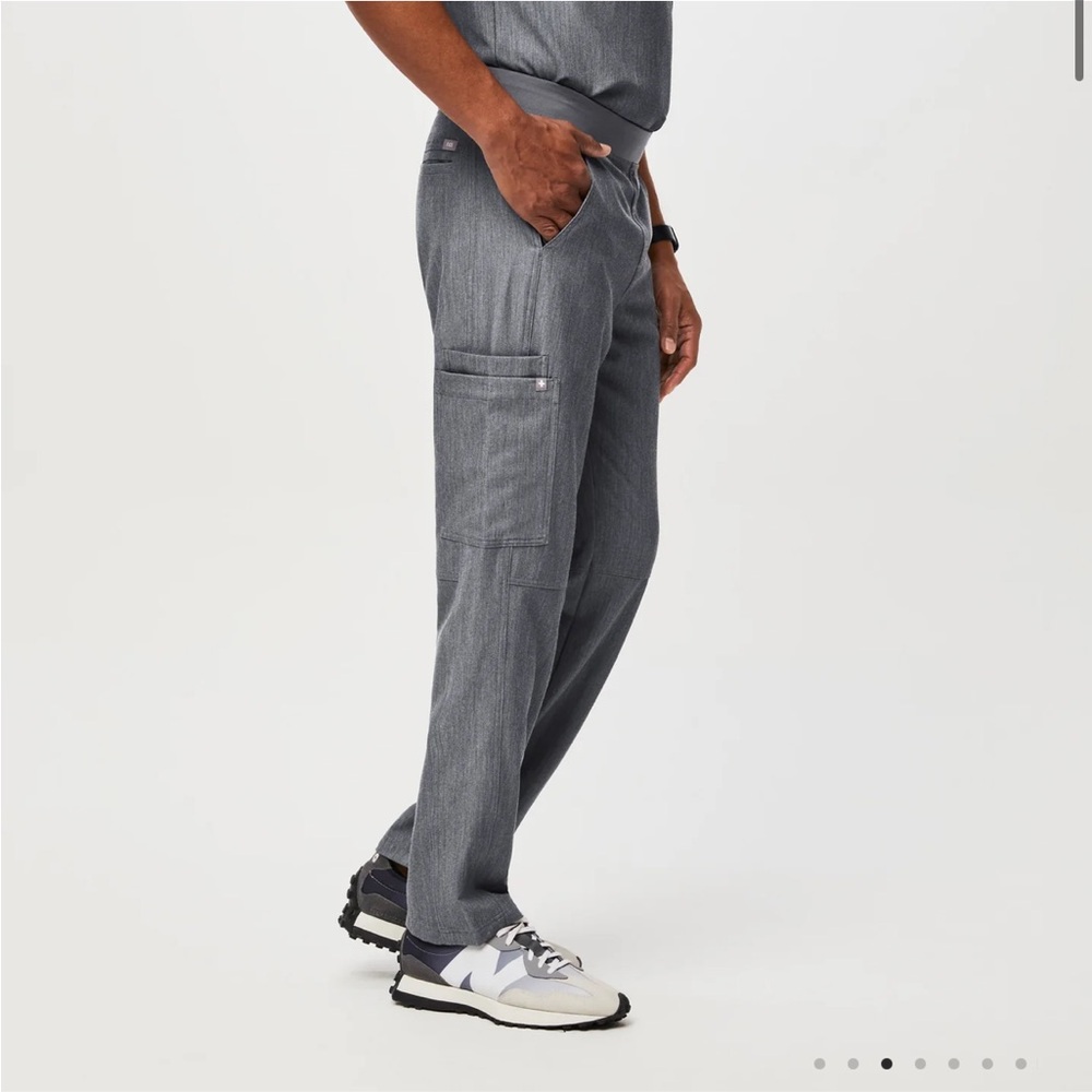 Figs Axim Cargo Scrub Pants in Graphite
